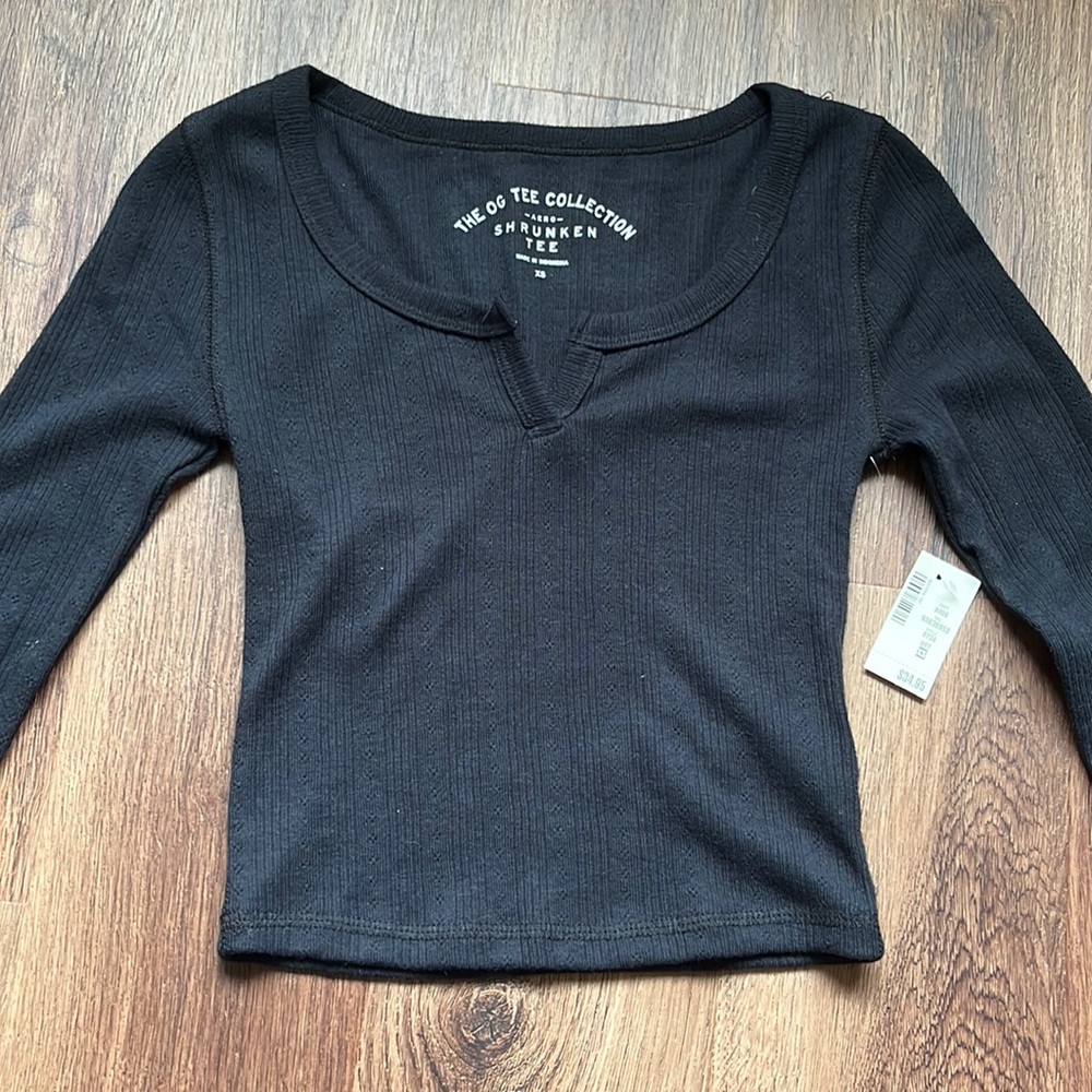 NWT black notch neck long sleeve crop tee